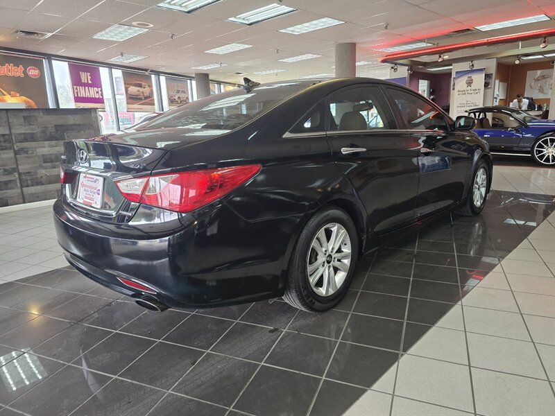 2011 Hyundai SONATA Limited 2.0T 4DR SEDAN - Photo 4 - Hamilton, OH 45015