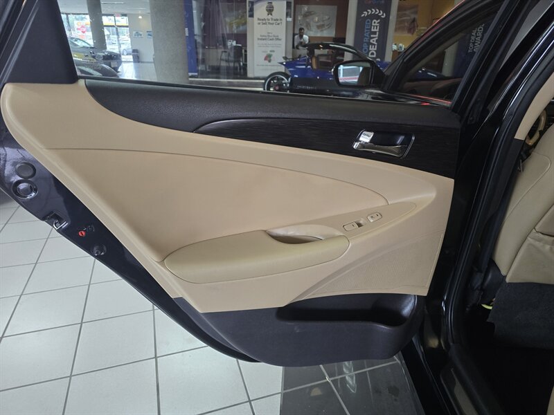 2011 Hyundai SONATA Limited 2.0T 4DR SEDAN - Photo 10 - Hamilton, OH 45015