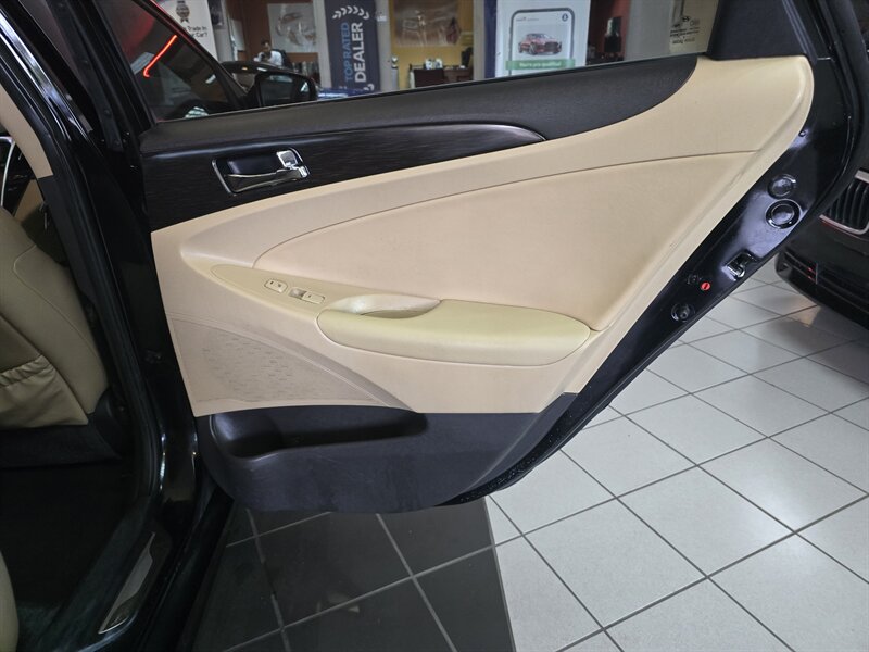 2011 Hyundai SONATA Limited 2.0T 4DR SEDAN - Photo 15 - Hamilton, OH 45015