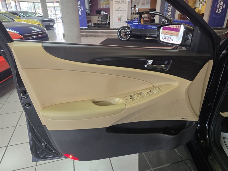2011 Hyundai SONATA Limited 2.0T 4DR SEDAN - Photo 7 - Hamilton, OH 45015
