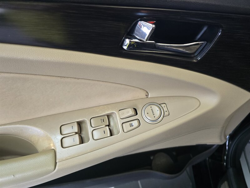 2011 Hyundai SONATA Limited 2.0T 4DR SEDAN - Photo 17 - Hamilton, OH 45015
