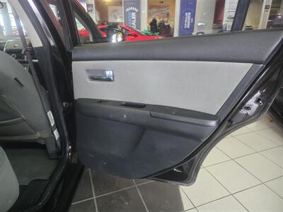 2010 Nissan Sentra 2.0   - Photo 15 - Hamilton, OH 45015