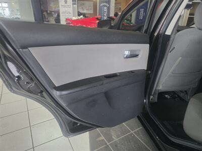 2010 Nissan Sentra 2.0   - Photo 10 - Hamilton, OH 45015