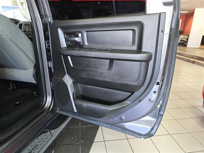 2019 RAM 1500 Express-CREW CAB-4X4-V6   - Photo 16 - Hamilton, OH 45015