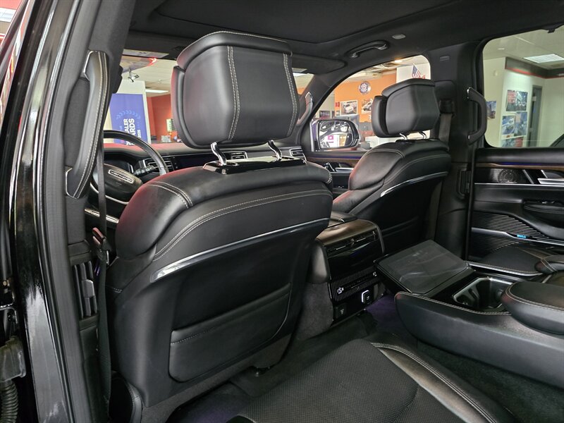 2024 Jeep Grand Wagoneer L Base 4DR SUV AWD - Photo 11 - Hamilton, OH 45015