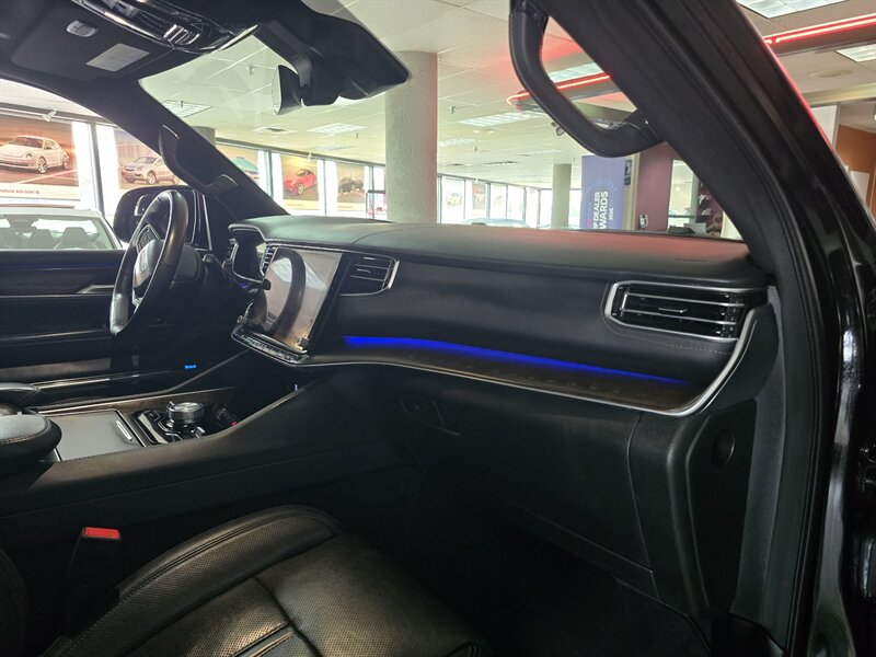 2024 Jeep Grand Wagoneer L Base 4DR SUV AWD - Photo 16 - Hamilton, OH 45015