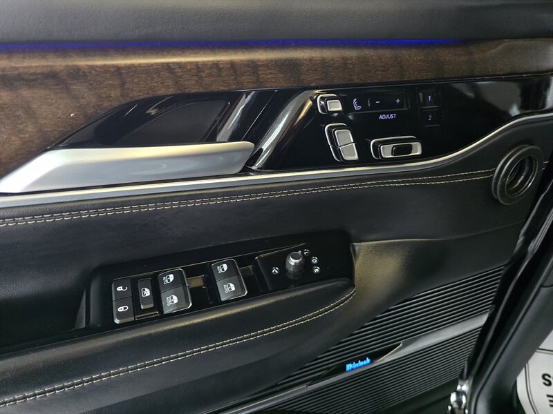 2024 Jeep Grand Wagoneer L Base 4DR SUV AWD - Photo 23 - Hamilton, OH 45015