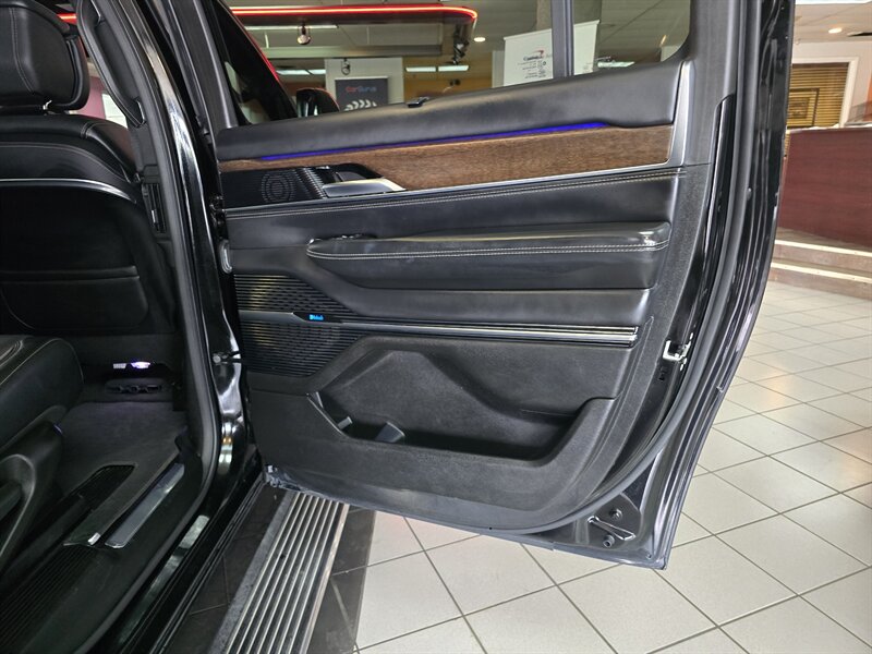 2024 Jeep Grand Wagoneer L Base 4DR SUV AWD - Photo 18 - Hamilton, OH 45015