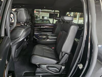 2024 Jeep Grand Wagoneer L Base 4DR SUV AWD - Photo 12 - Hamilton, OH 45015