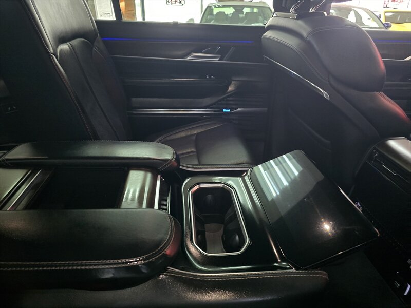 2024 Jeep Grand Wagoneer L Base 4DR SUV AWD - Photo 20 - Hamilton, OH 45015