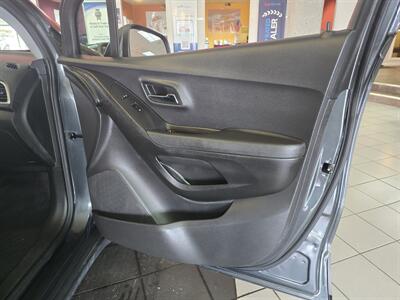 2019 Chevrolet Trax LT4DR CROSSOVER   - Photo 12 - Hamilton, OH 45015