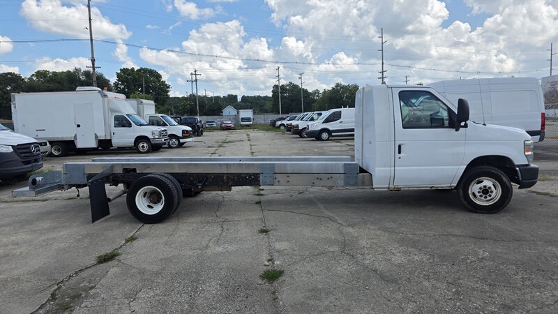 2011 Ford E-450 - Photo 3 - Hamilton, OH 45015