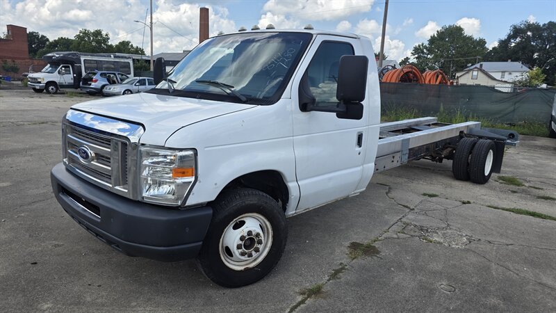 2011 Ford E-450 - Photo 8 - Hamilton, OH 45015