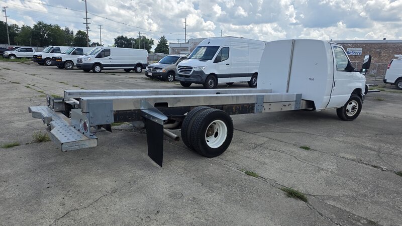2011 Ford E-450 - Photo 4 - Hamilton, OH 45015