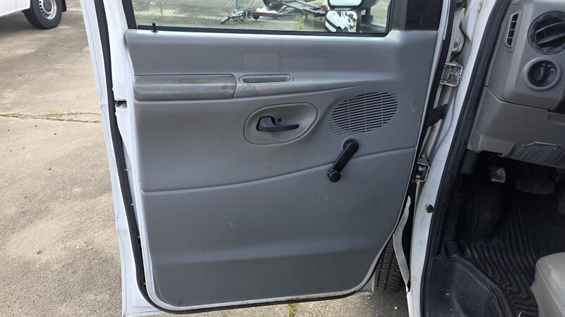 2011 Ford E-450 - Photo 15 - Hamilton, OH 45015