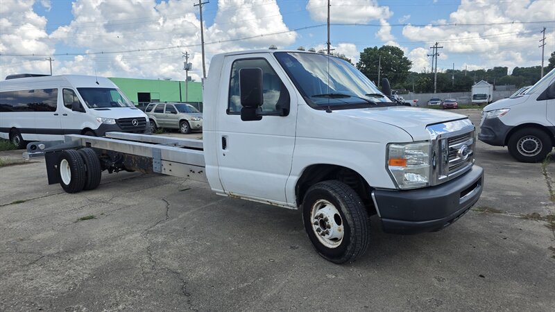 2011 Ford E-450   - Photo 1 - Hamilton, OH 45015