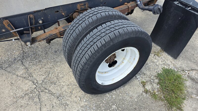 2011 Ford E-450 - Photo 24 - Hamilton, OH 45015