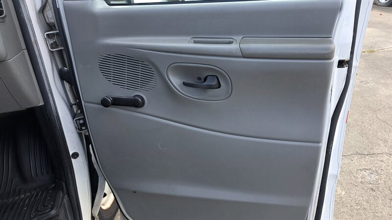 2011 Ford E-450 - Photo 23 - Hamilton, OH 45015