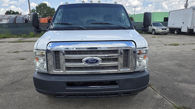 2011 Ford E-450 - Photo 2 - Hamilton, OH 45015