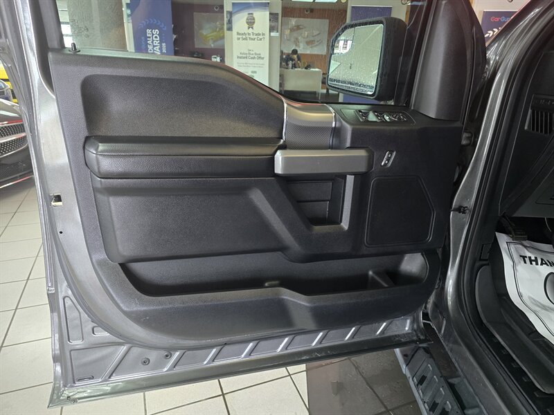 2017 Ford F-150 XLT 4DR SUPER CREW 4X4 - Photo 6 - Hamilton, OH 45015