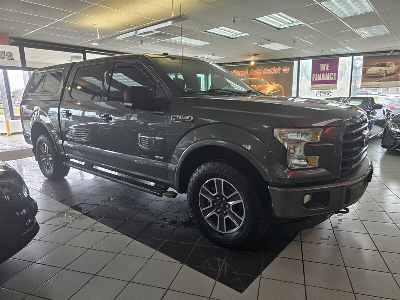 2017 Ford F-150 XLT 4DR SUPER CREW 4X4 - Photo 2 - Hamilton, OH 45015