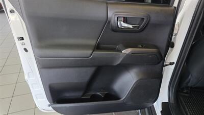 2020 Toyota Tacoma TRD Sport   - Photo 22 - Hamilton, OH 45015