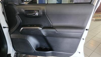 2020 Toyota Tacoma TRD Sport   - Photo 28 - Hamilton, OH 45015