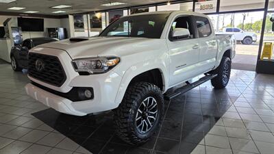 2020 Toyota Tacoma TRD Sport   - Photo 2 - Hamilton, OH 45015