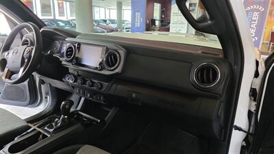 2020 Toyota Tacoma TRD Sport   - Photo 27 - Hamilton, OH 45015