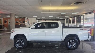 2020 Toyota Tacoma TRD Sport 4DR CREW CAB 4X4   - Photo 2 - Hamilton, OH 45015