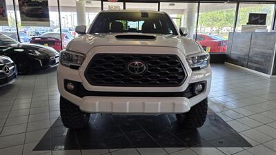 2020 Toyota Tacoma TRD Sport   - Photo 3 - Hamilton, OH 45015
