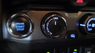 2020 Toyota Tacoma TRD Sport   - Photo 19 - Hamilton, OH 45015