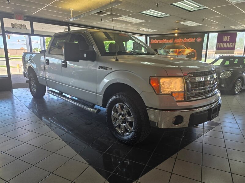 2013 Ford F-150 XLT SUPER CREW 4X4 - Photo 3 - Hamilton, OH 45015