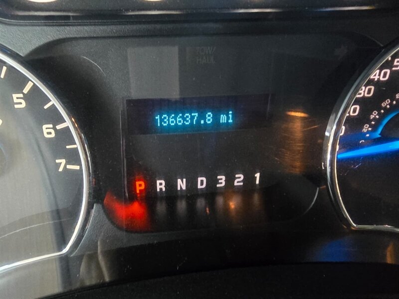 2013 Ford F-150 XLT SUPER CREW 4X4 - Photo 11 - Hamilton, OH 45015