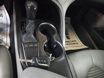 2023 Toyota Camry SE   - Photo 19 - Hamilton, OH 45015