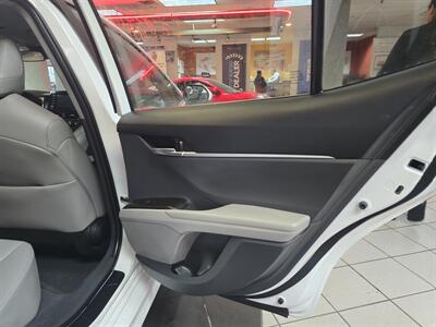 2023 Toyota Camry SE   - Photo 15 - Hamilton, OH 45015