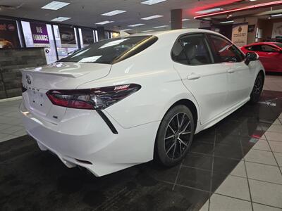 2023 Toyota Camry SE   - Photo 4 - Hamilton, OH 45015