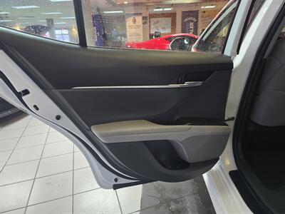2023 Toyota Camry SE   - Photo 10 - Hamilton, OH 45015