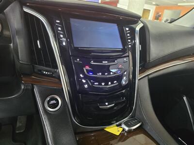 2017 Cadillac Escalade ESV Premium Luxury   - Photo 26 - Hamilton, OH 45015