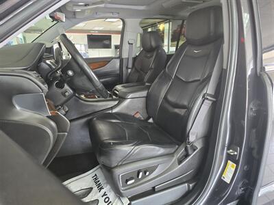 2017 Cadillac Escalade ESV Premium Luxury   - Photo 9 - Hamilton, OH 45015