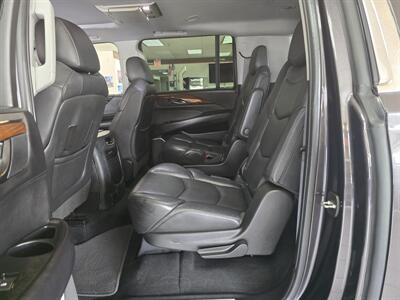 2017 Cadillac Escalade ESV Premium Luxury   - Photo 11 - Hamilton, OH 45015