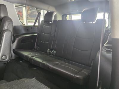 2017 Cadillac Escalade ESV Premium Luxury   - Photo 12 - Hamilton, OH 45015