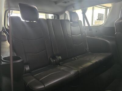 2017 Cadillac Escalade ESV Premium Luxury   - Photo 18 - Hamilton, OH 45015