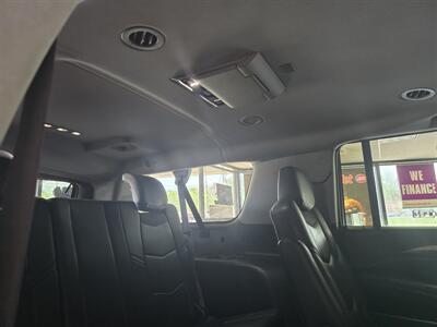2017 Cadillac Escalade ESV Premium Luxury   - Photo 19 - Hamilton, OH 45015