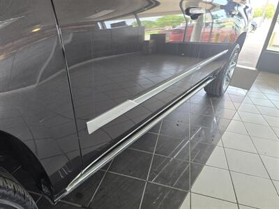 2017 Cadillac Escalade ESV Premium Luxury   - Photo 36 - Hamilton, OH 45015