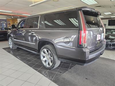 2017 Cadillac Escalade ESV Premium Luxury   - Photo 6 - Hamilton, OH 45015