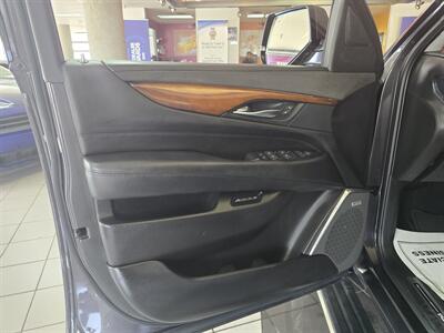 2017 Cadillac Escalade ESV Premium Luxury   - Photo 7 - Hamilton, OH 45015