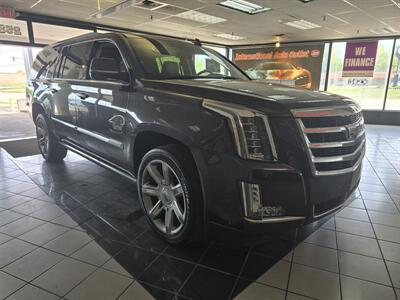 2017 Cadillac Escalade ESV Premium Luxury   - Photo 3 - Hamilton, OH 45015