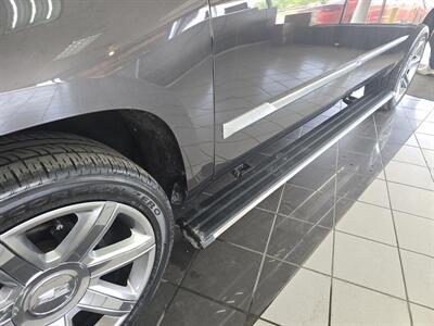 2017 Cadillac Escalade ESV Premium Luxury   - Photo 38 - Hamilton, OH 45015