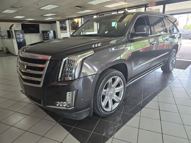 2017 Cadillac Escalade ESV Premium Luxury   - Photo 1 - Hamilton, OH 45015